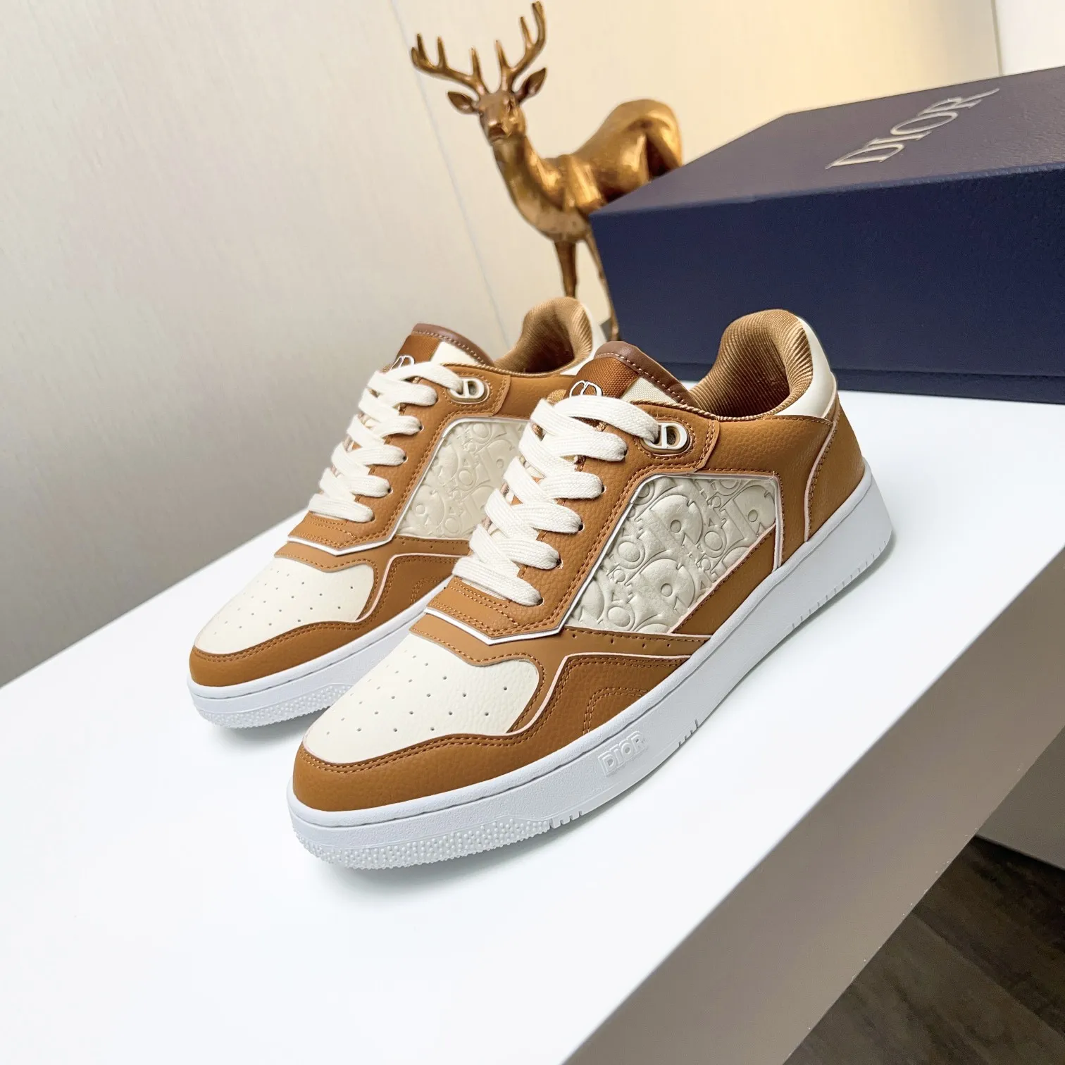 Men's Men's Shoes 💰400 [New] 🦩🦩Dior - Low-top sneakers 2025 spring men's collection new arrivals [Celebrate][Celebrate][Celebrate], reinterpret the basketball shoe design and become a classic Dior item [Strong][Strong][Strong], crafted in black and cream white smooth cowhide with beige suede, leather display on the side The CD logo, tongue, sole and back side are decorated with various distinctive details to enhance the style[666][666], while eyelet details, topstitching and rubber panels highlight the dynamic charm of its athletic style[strong][strong][strong]. It has a two-color rubber sole, which can be matched with various clothing to create a refined look. Size: 38 to 44 (45 can be customized